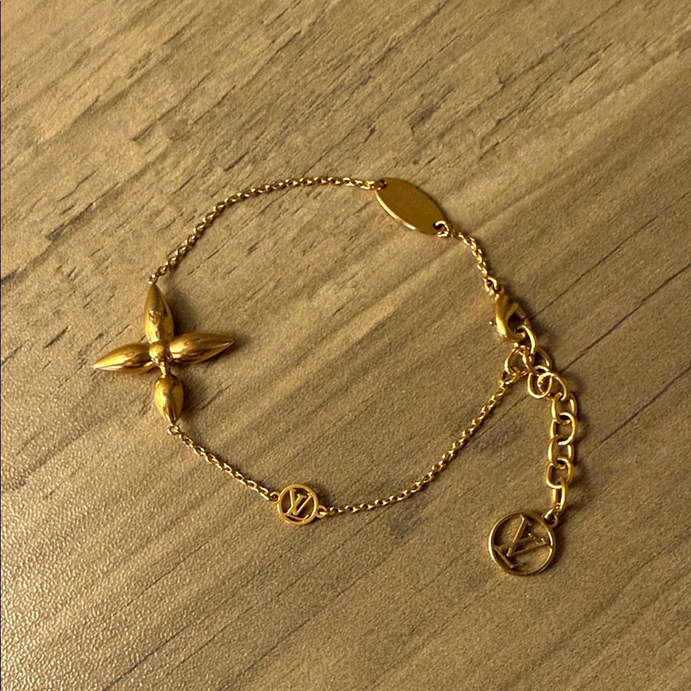 💛 Authentic Louis Vuitton Louisette Gold Charm Bracelet 💛